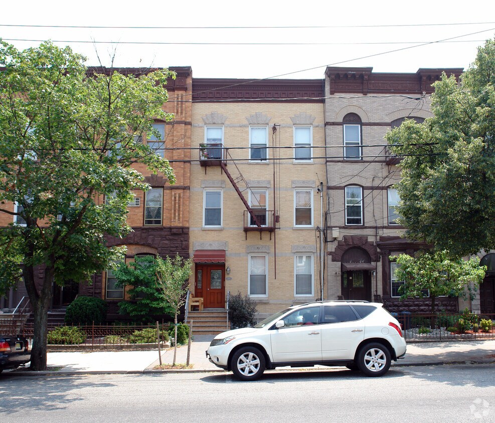 Building Photo - 2404 Palisade Ave
