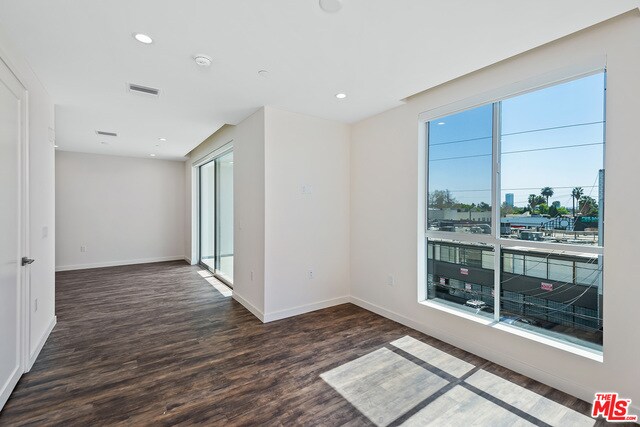 Building Photo - 714 N Sweetzer Ave