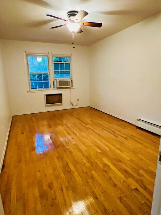 Foto principal - 240- 10 68th Ave