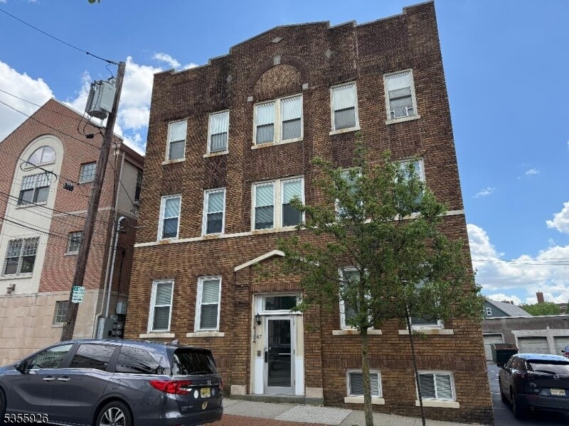 Primary Photo - 67 Bay St