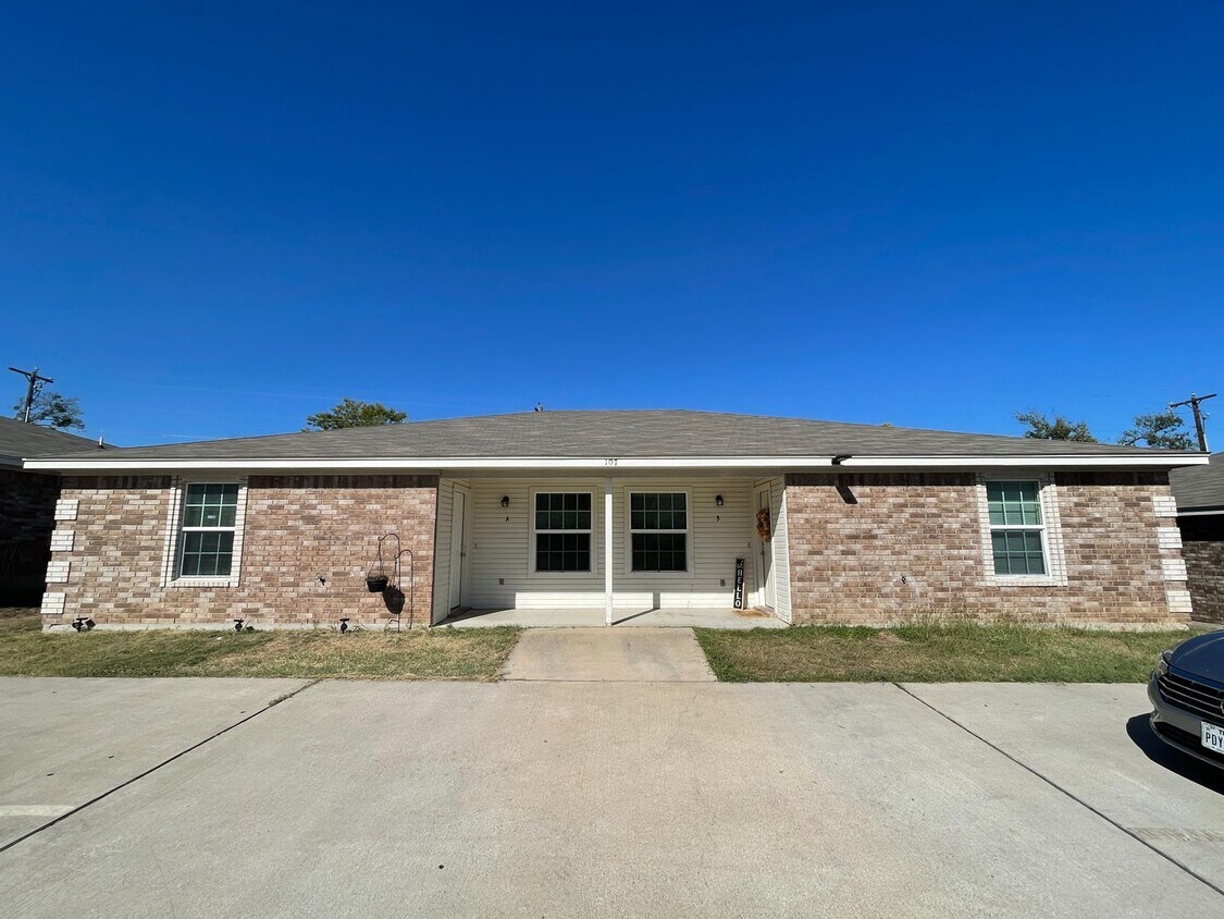 Foto principal - 107 Kings Ct