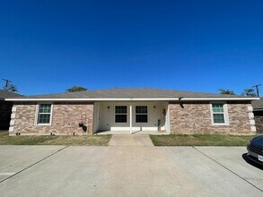 Building Photo - 107 Kings Ct