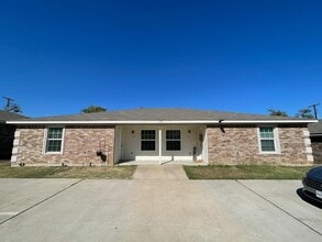 Building Photo - 107 Kings Ct
