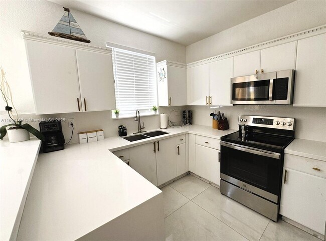 Foto del edificio - 7020 NW 177th St