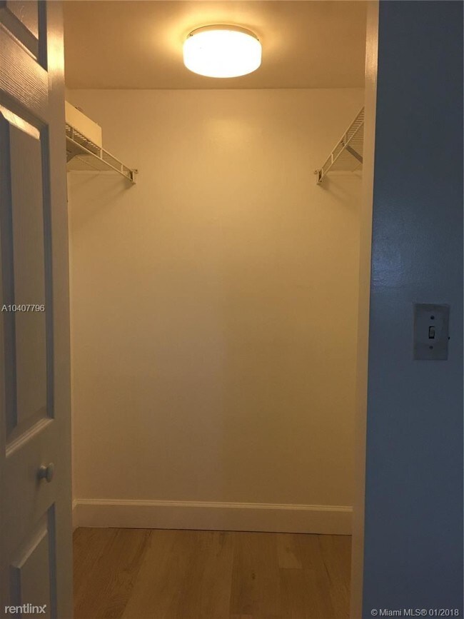 Foto del edificio - 1400 Bay Rd