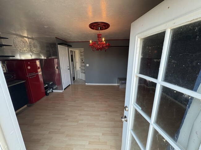Building Photo - 147 Lakeview Dr