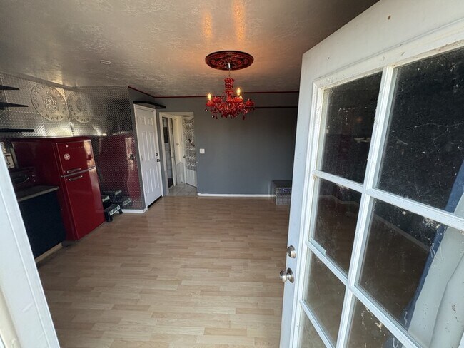 Foto del edificio - 147 Lakeview Dr