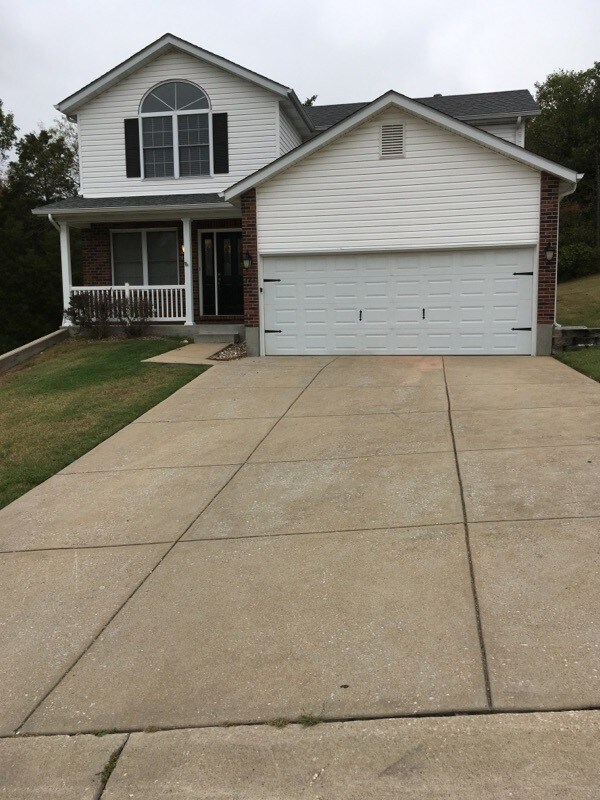 Foto principal - 121 Compton Dr
