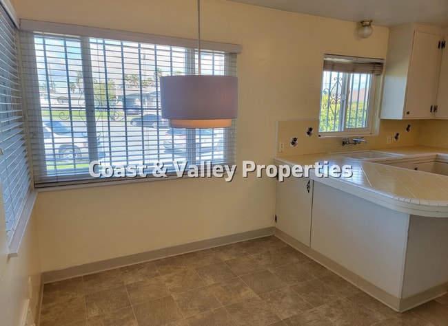 Building Photo - FOR RENT: Spacious 3-Bed House