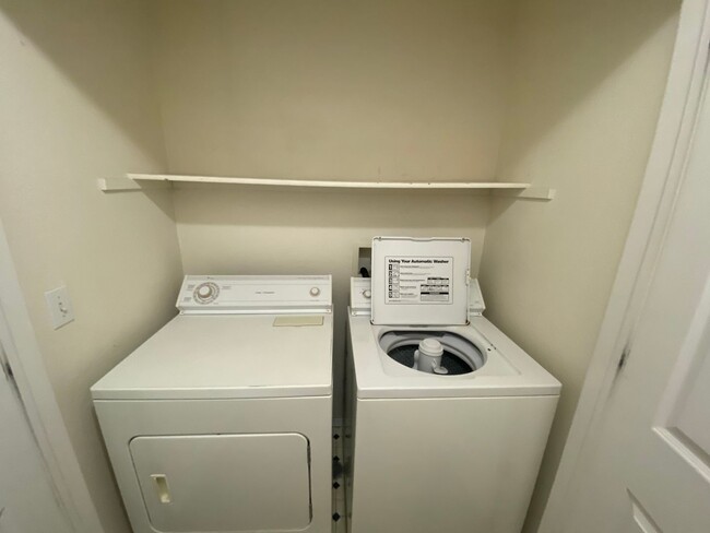 Foto del edificio - 2 Bedroom, 2 Bath CONDO close to Fort Carson