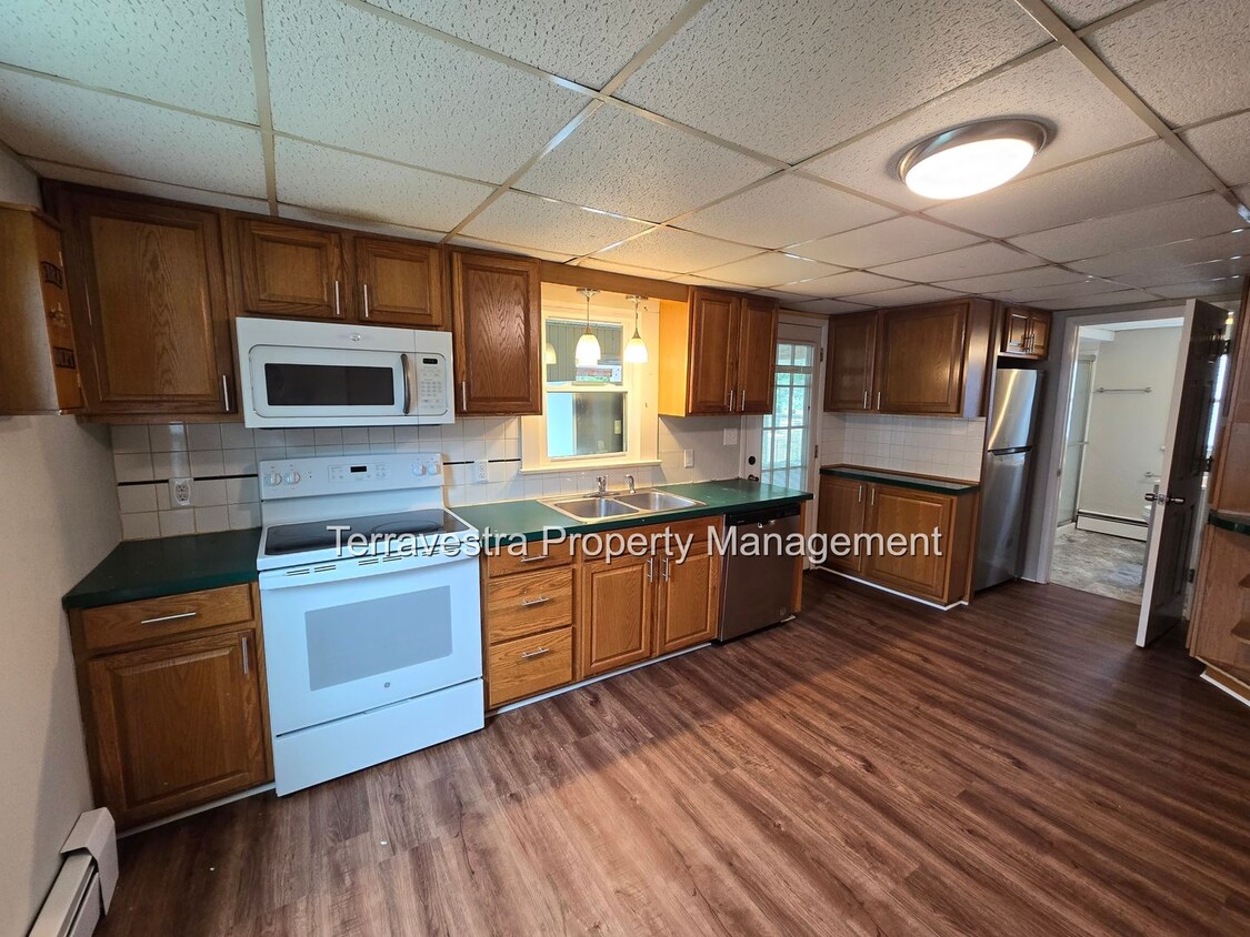 17 E Oak St Unit 1, Millville, NJ 08332 Room for Rent in Millville
