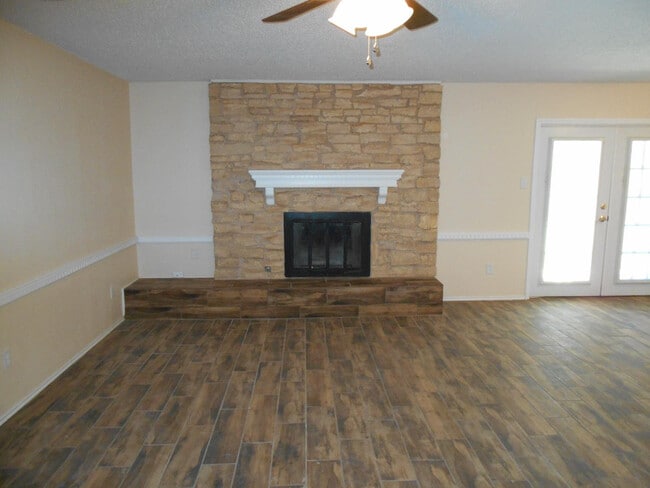 Building Photo - 5739 Emory St