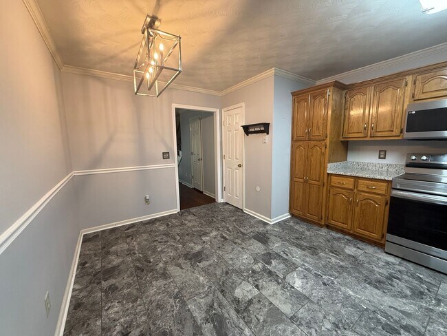 Foto del edificio - **Reduced Price** Welcome to this stunning...