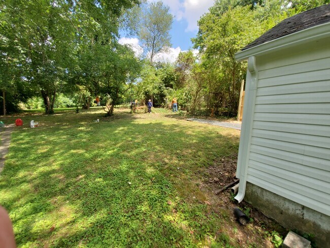Building Photo - 2820 teeple street
