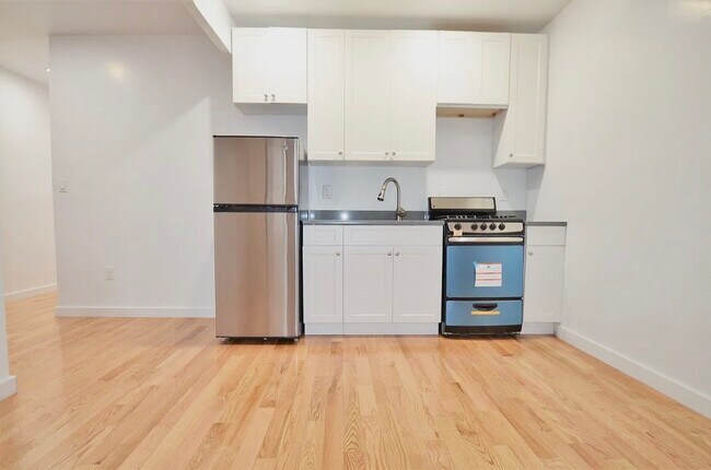 Building Photo - 517 W 161st St