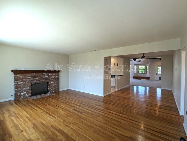 Building Photo - 5115 Manchester Rd