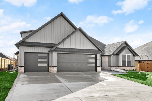 Building Photo - 701 Bronco St