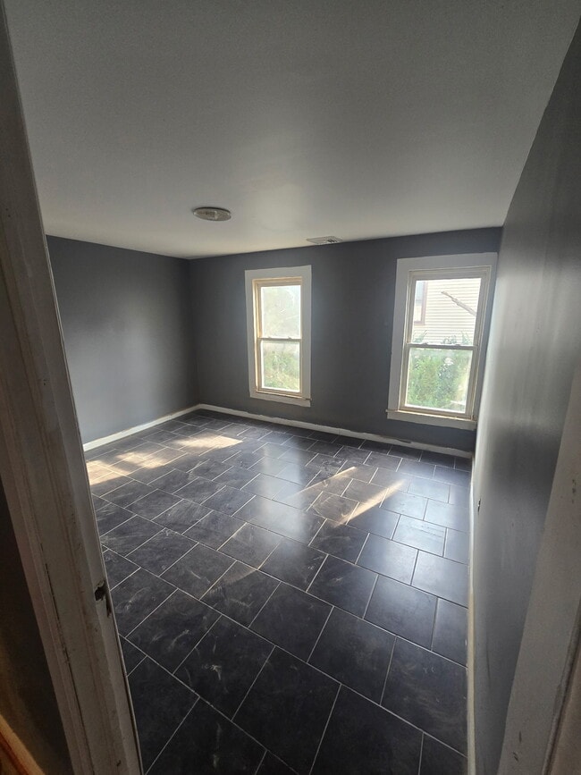 Building Photo - 169 Hawley St