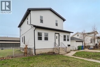 Building Photo - 932 Oak Ave