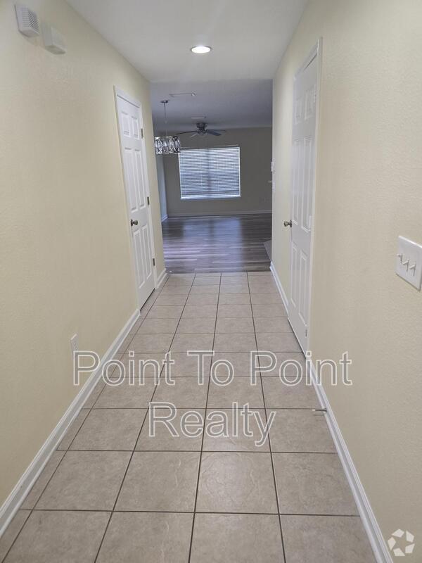 Building Photo - 811 Black Cherry Dr S