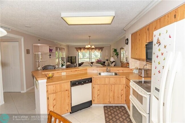 Building Photo - 2232 N Cypress Bend Dr