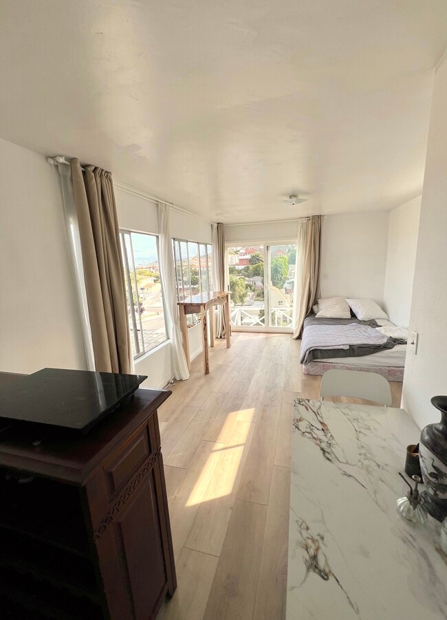 Building Photo - 3312 Avenida de Portugal