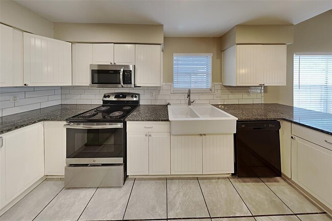 Building Photo - 16302 Cypress Point Dr