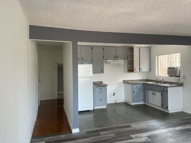 Foto del edificio - 720 E Fairview Blvd