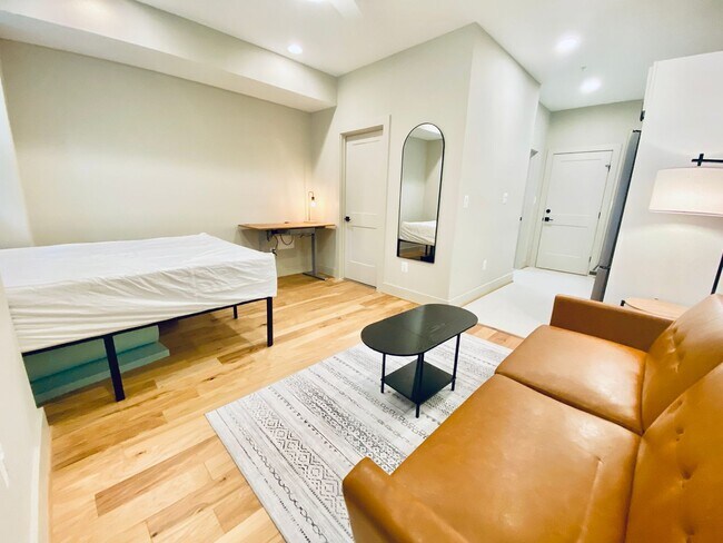 Living Space - 527 Longfellow St NW