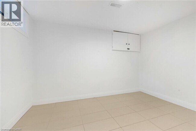 Photo du bâtiment - 15 Arthur Ave N