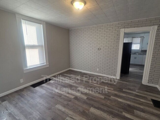 Foto del edificio - 1024 Roosevelt Ave