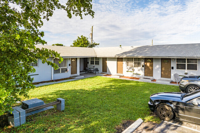 Courtyard View - 7200 Pembroke Rd