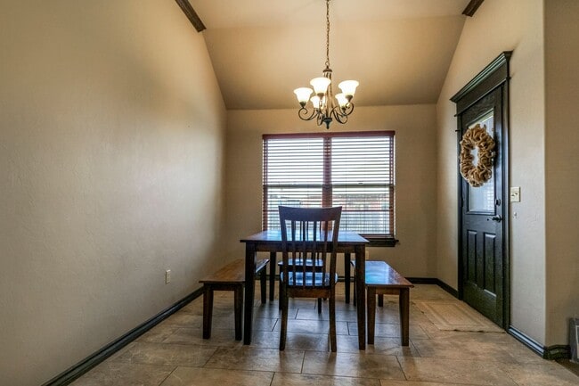 Building Photo - Perfect 4 bed, 2 bath, 3 car in The Grove/Deer Creek