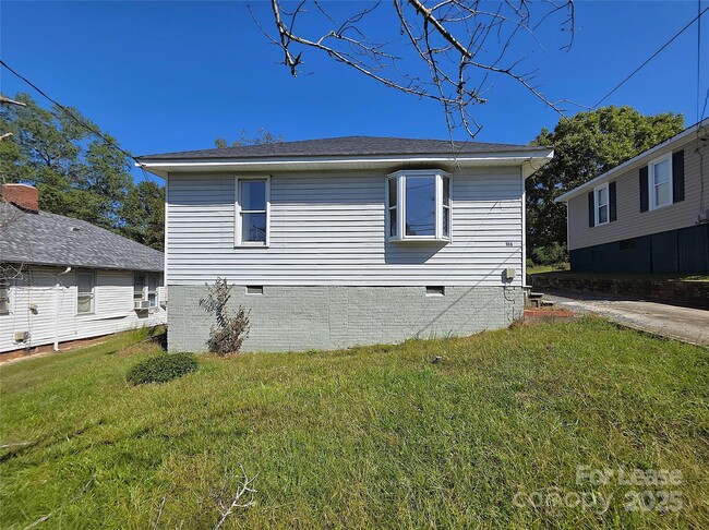 Building Photo - 106 Falls Rd