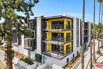 Building Photo - 6363 Tyrone Ave