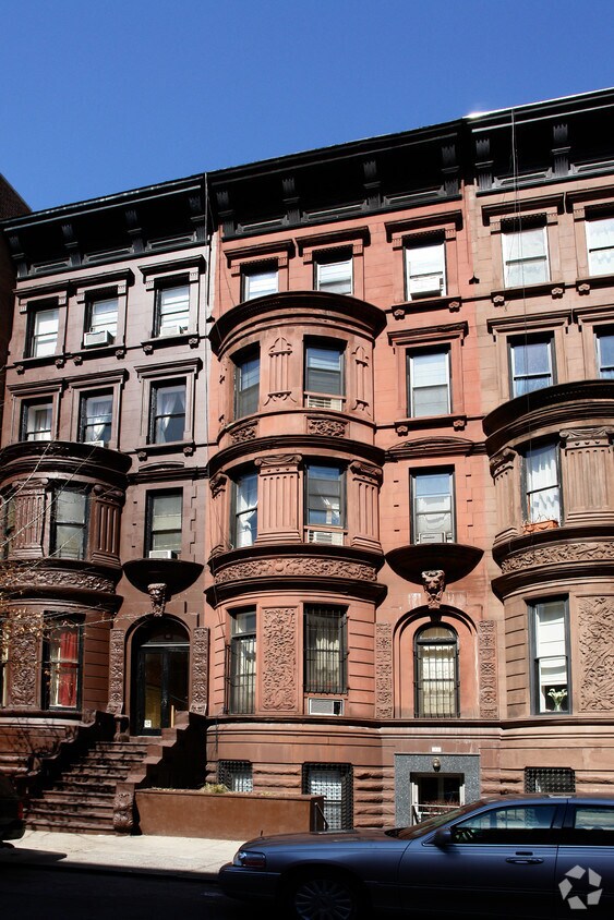Building Photo - 37 W 71st St