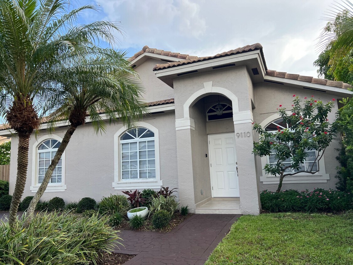 9110 NW 145th Ln, Miami Lakes, FL 33018 House Rental in Miami Lakes