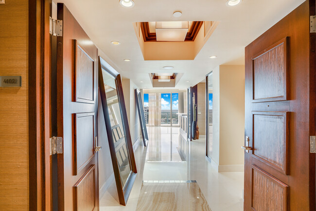 Building Photo - 333 Las Olas Way