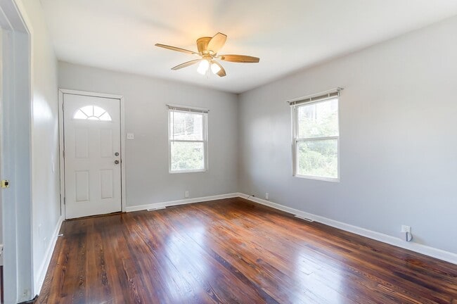 Building Photo - 2 Bedroom, 1 Bath