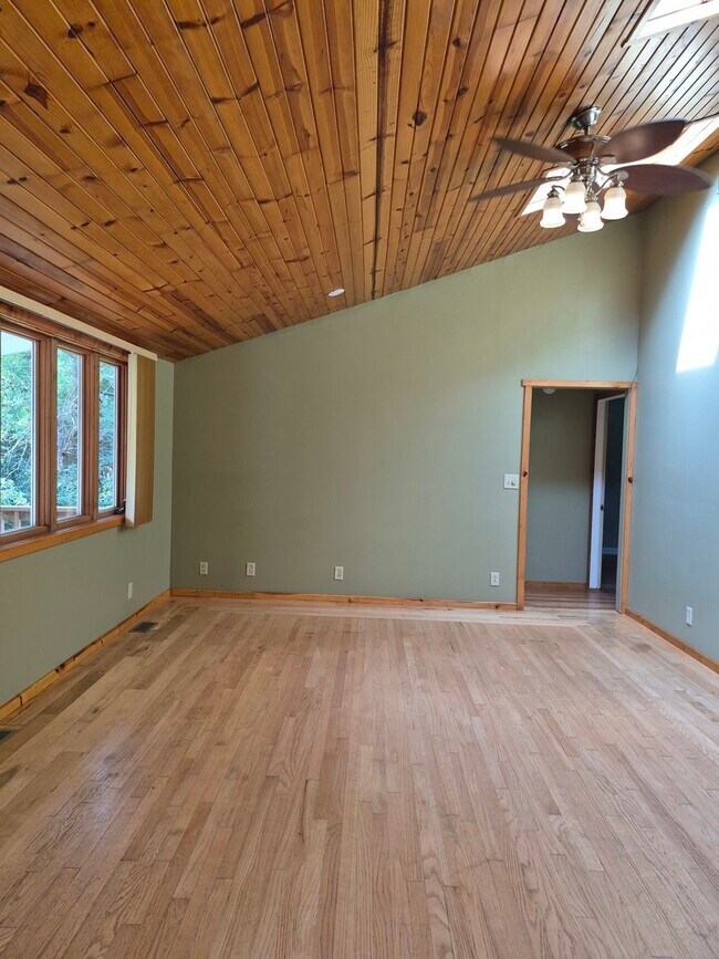 Foto del edificio - 26467 W Grass Lake Rd