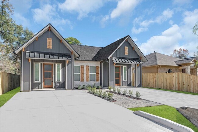 Building Photo - 6510 Bunche Dr