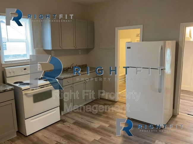 Building Photo - 809 Maple St