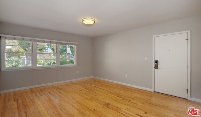 Building Photo - 1082 Elkgrove Ave