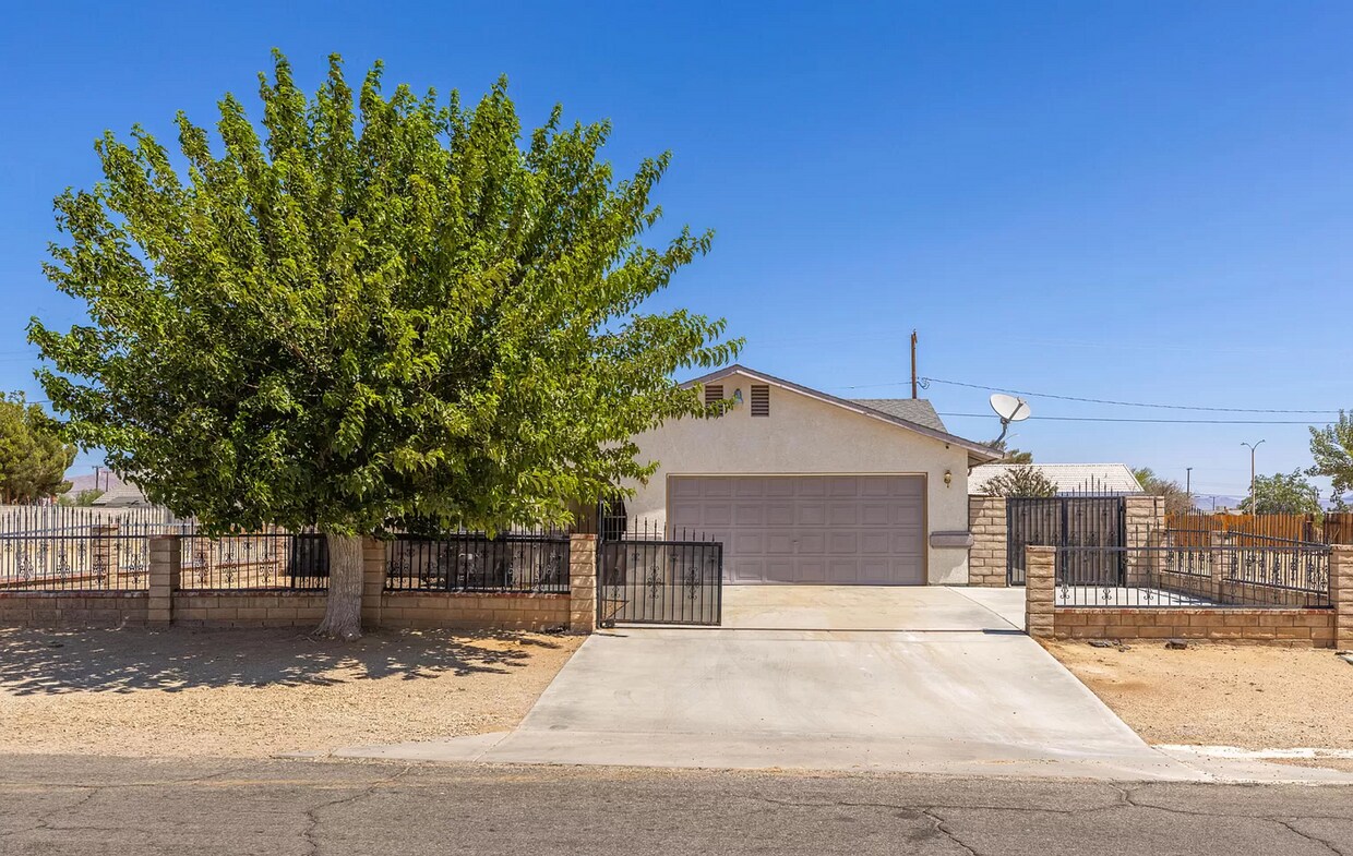 Primary Photo - Perfect Pool House!!