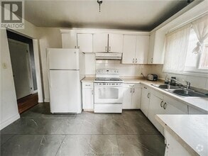 Building Photo - 446 Elm St