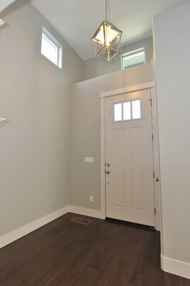 Building Photo - Immaculate Home in Harris Ranch
