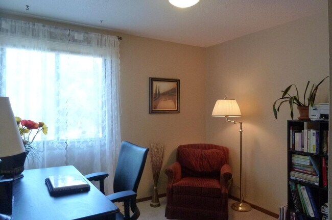 Foto del edificio - $1,025 | 2 Bedroom, 1 Bathroom Apartment |...