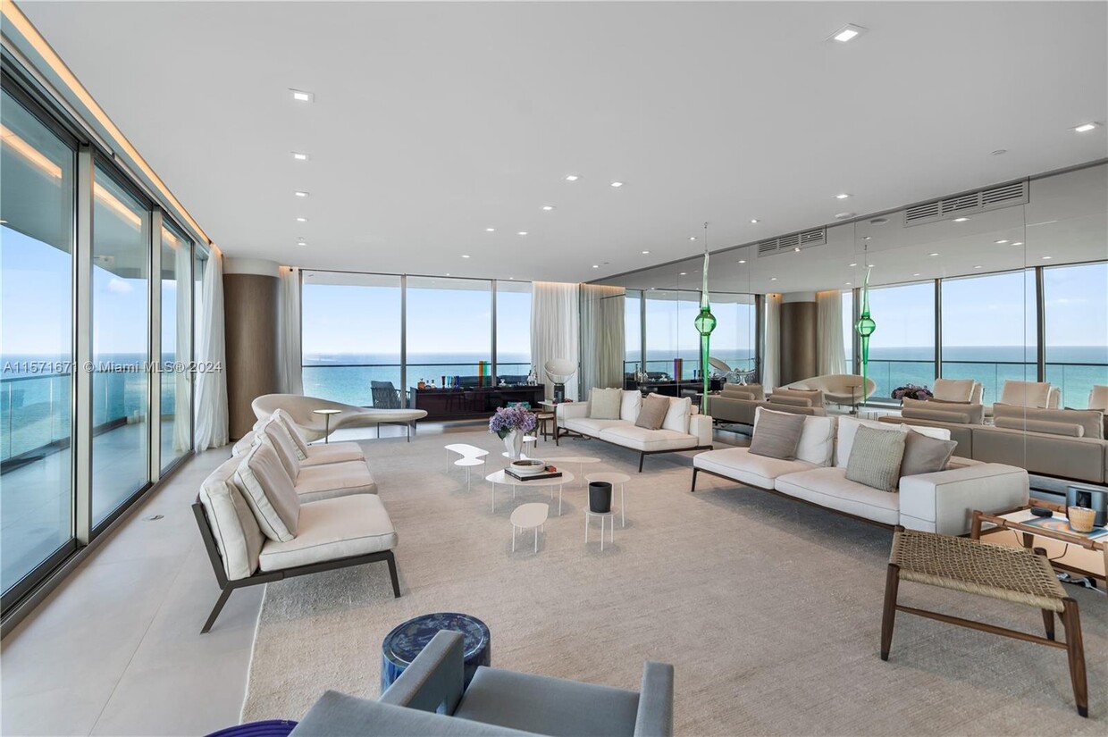 Foto principal - 10203 Collins Ave