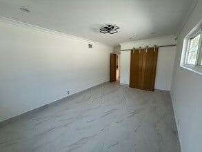 Building Photo - 15224 Valleyheart Dr