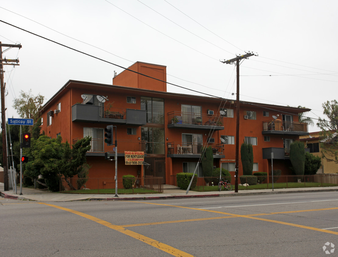 Primary Photo - 15855 Saticoy St
